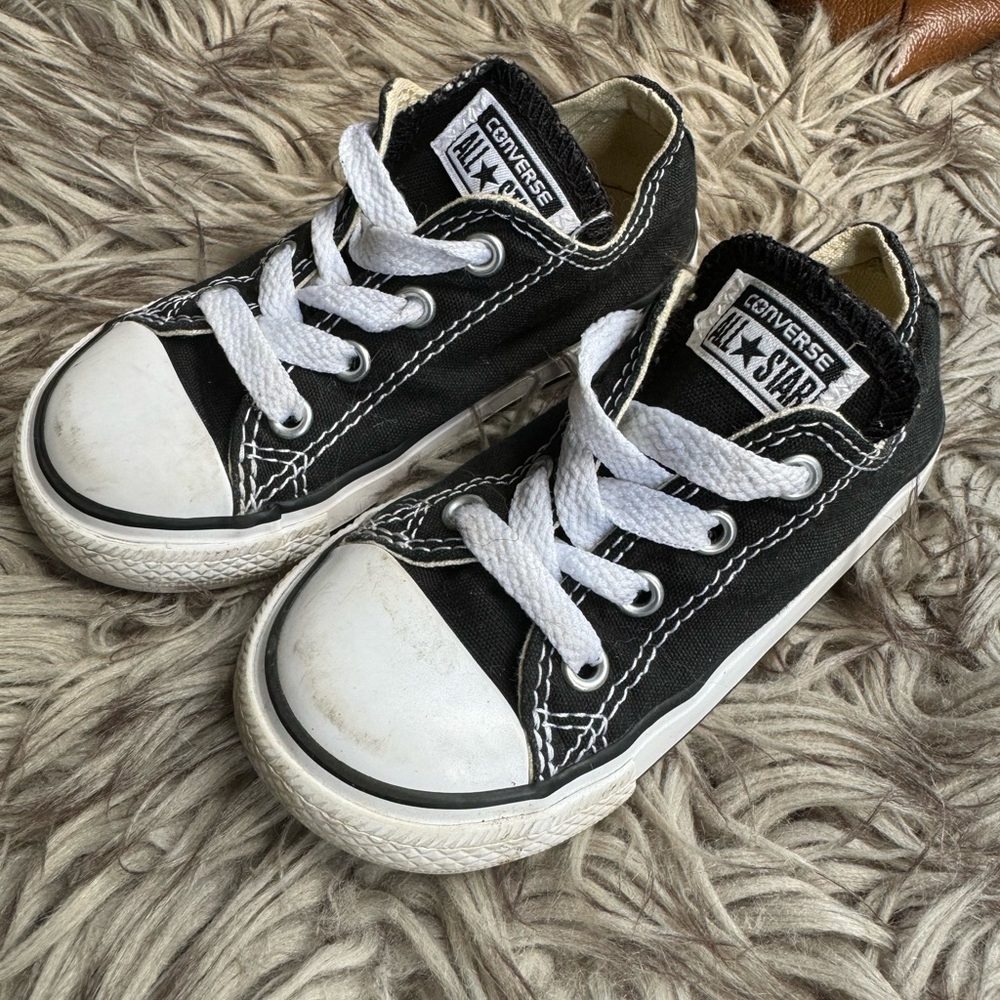 🖤 Toddler Black Low Top Converse Chuck Sneakers